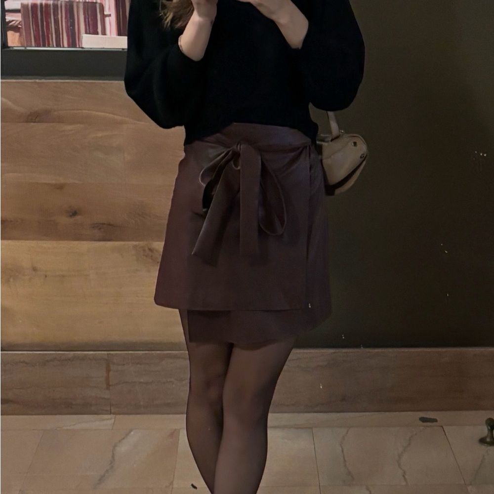 Chic Dark Burgandy Mini Skirt with Bow Detail